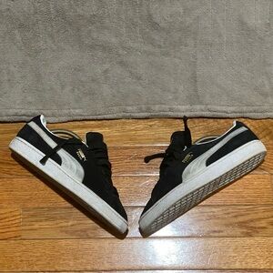 Puma Suede JR Classic Black/White Sneakers 380560-01 Youth size 6C Women’s 7.5W